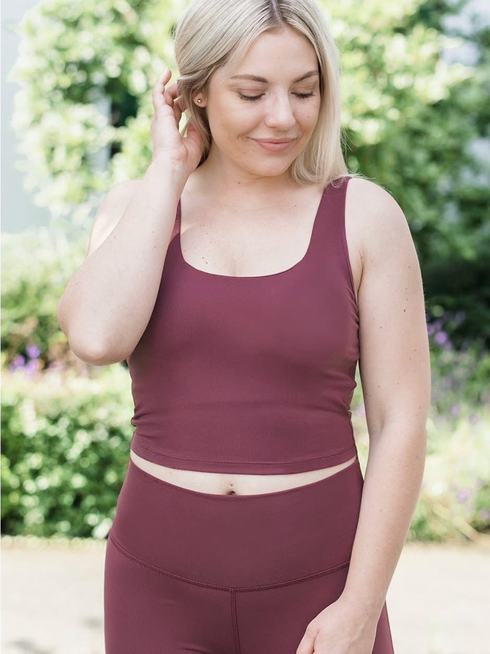 Get it Twisted Crop Sports Bra (NWOT) Wine, Size Small *with stretch